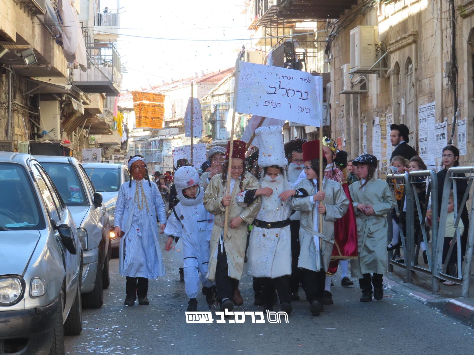 ירושלים: ילדי תלמוד תורה ברסלב בירושלים חוגגים את מסיבת פורים