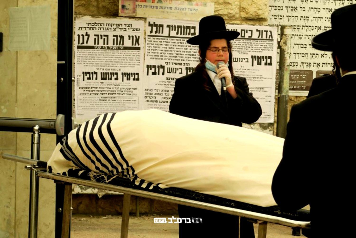 הספדים ומראות הלווית האברך הרה"ח ר' אפרים נחמן בלום ז"ל שנפטר בחטף ובא למנוחות בערש"ק