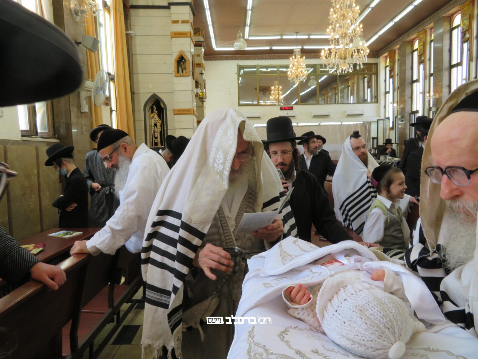 כְּשֵׁם שֶׁנִּכְנַס לַבְּרִית • אמש התקיימה שמחת הברית לנכד הגה"צ רבי שמעון שפירא שליט"א