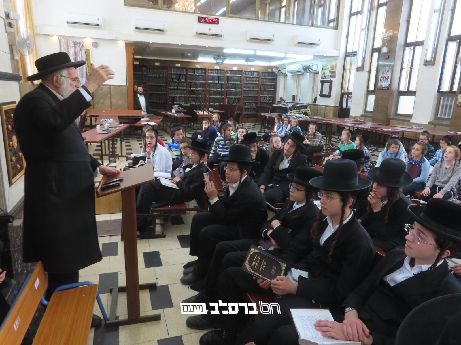 ירושלים • ילדי תלמוד תורה ברסלב ירושלים בתיקון חצות עם הגה"צ רבי שמעון שפירא שליט"א