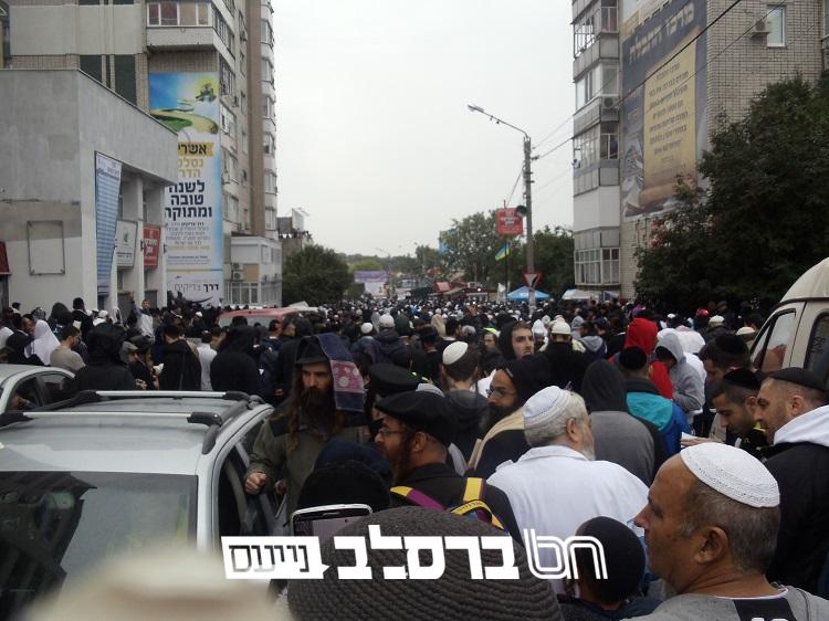 מתוה? קפסולות? מגעים? מה באמת קורה עם אומן ראש השנה? • ברסלב נייעס עושה סדר