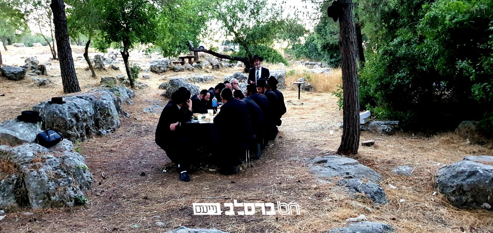 אהבת משה • רבני הישיבה לצעירים במסע לציון הרשב"י באתרא קדישא מירון