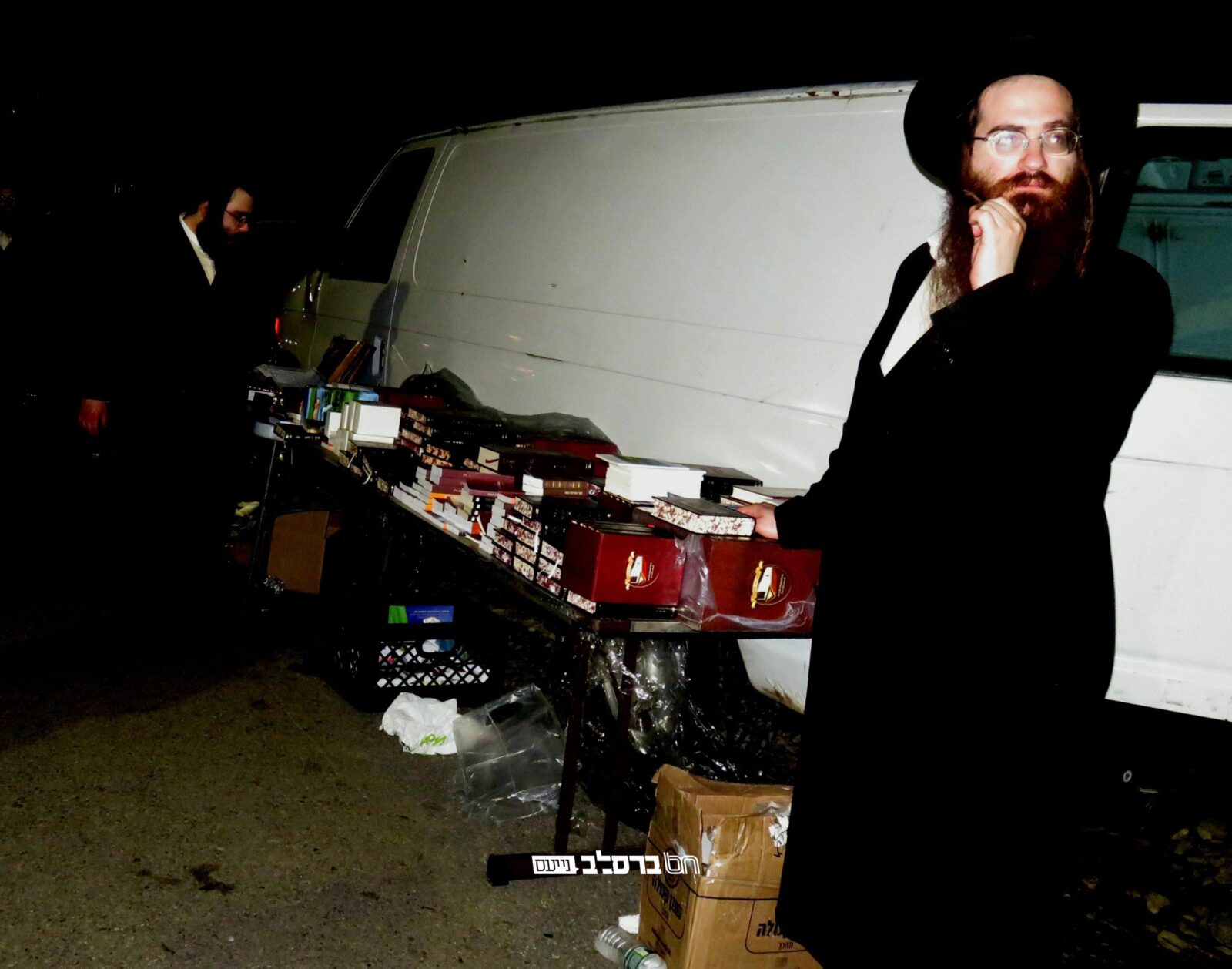 הפצת ספרי רביז"ל בהילולת הגה"ק מסאטמאר בקריית יואל שבארה"ב