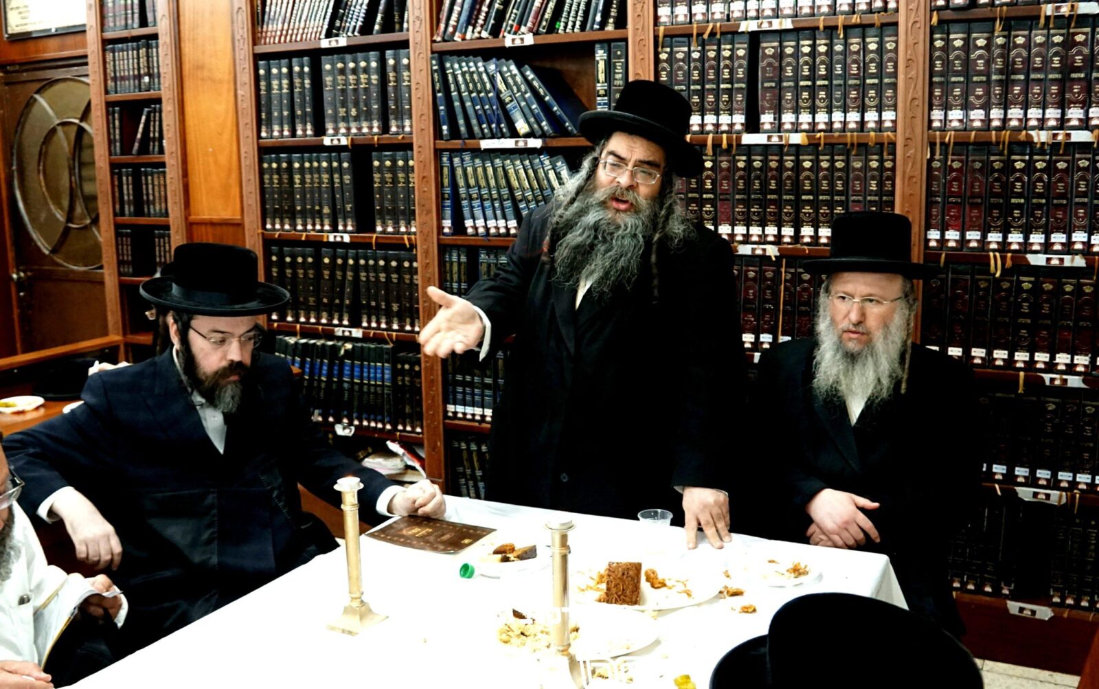 ירושלים • סיום מסכת שבת והתחלת מסכת עירובין בחברת מרבה תורה בבית הכנסת הגדול במא"ש • האזינו