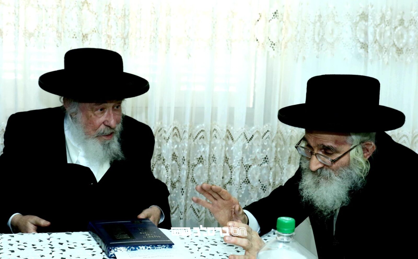 הרבנים גדולי זקני חסידי ברסלב  שליט"א בקריאת קודש: "הוי זהיר בגחלתן"