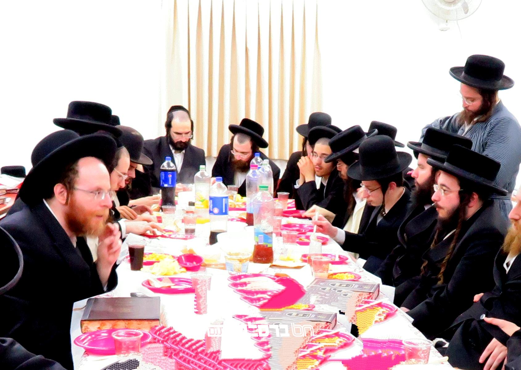 בית שמש • סיום מסכת 'שבת' בבית הכנסת ברסלב 'קנה בושם' עם הרה"ח רבי אליעזר חשין