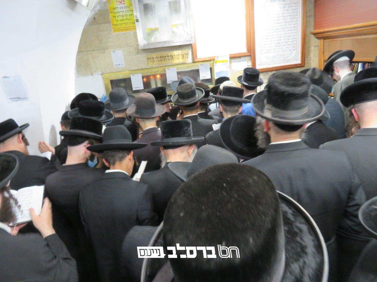 כצפוי • ההחלטה ההזויה הביאה אלפים למירון