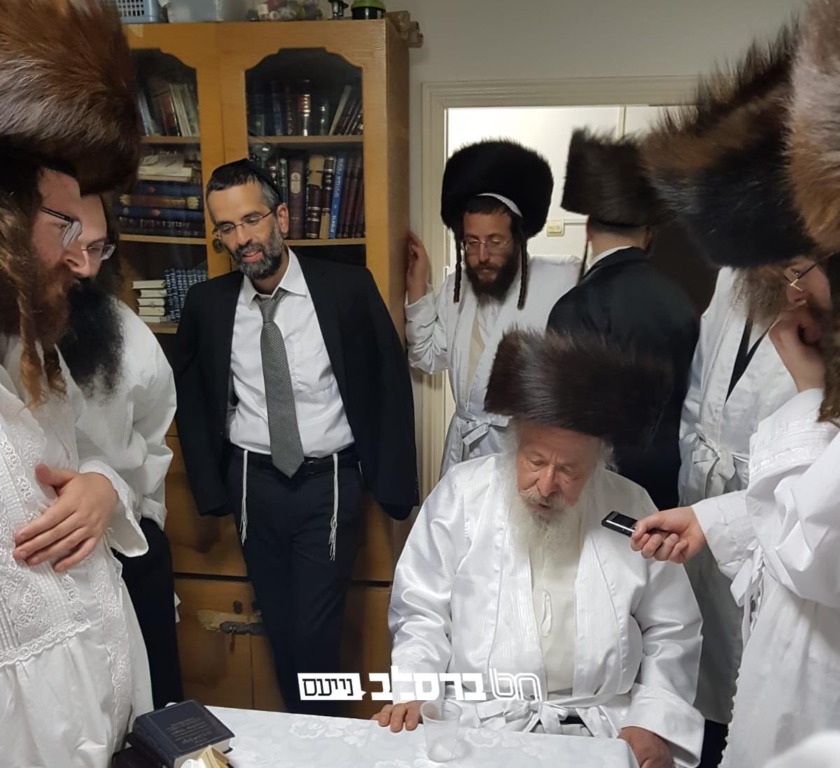 קיבוץ תשפ"א באומן • ריקודים מוצאי ראש השנה בצל הגה"צ רבי משה קרמר שליט"א • צפו