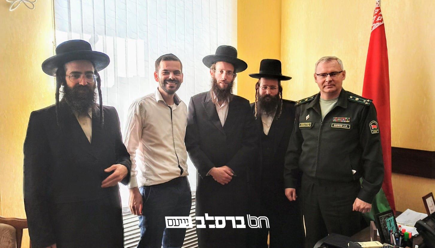 מפקד גבולות בלארוס בפגישה עם עסקני אנ"ש מבקש לשמור על איפוק ומבטיח לסייע ככל יכולתו