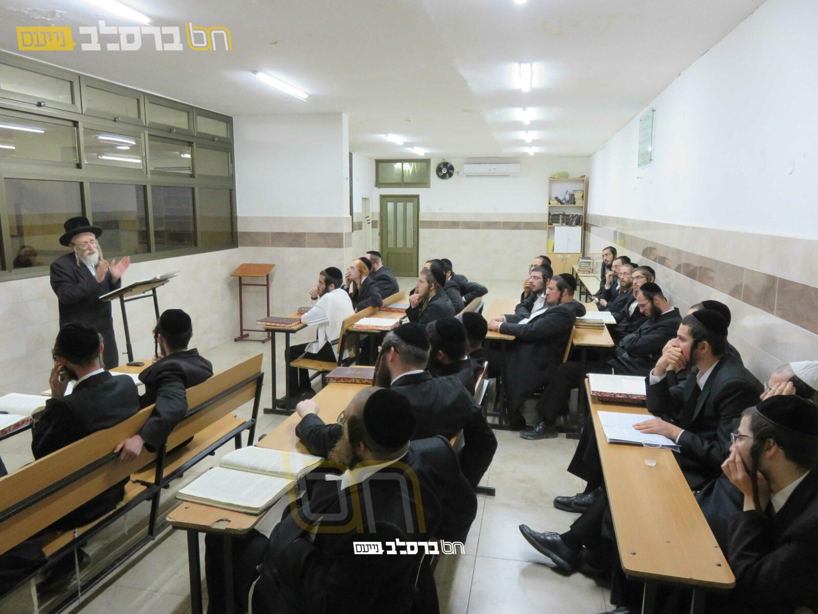 בית שמש • הגאון רבי קלמן ווייס בשיעור בכולל 'יעלת חן' שבראשות הרה"ג ר' מנחם קירשבוים שליט"א