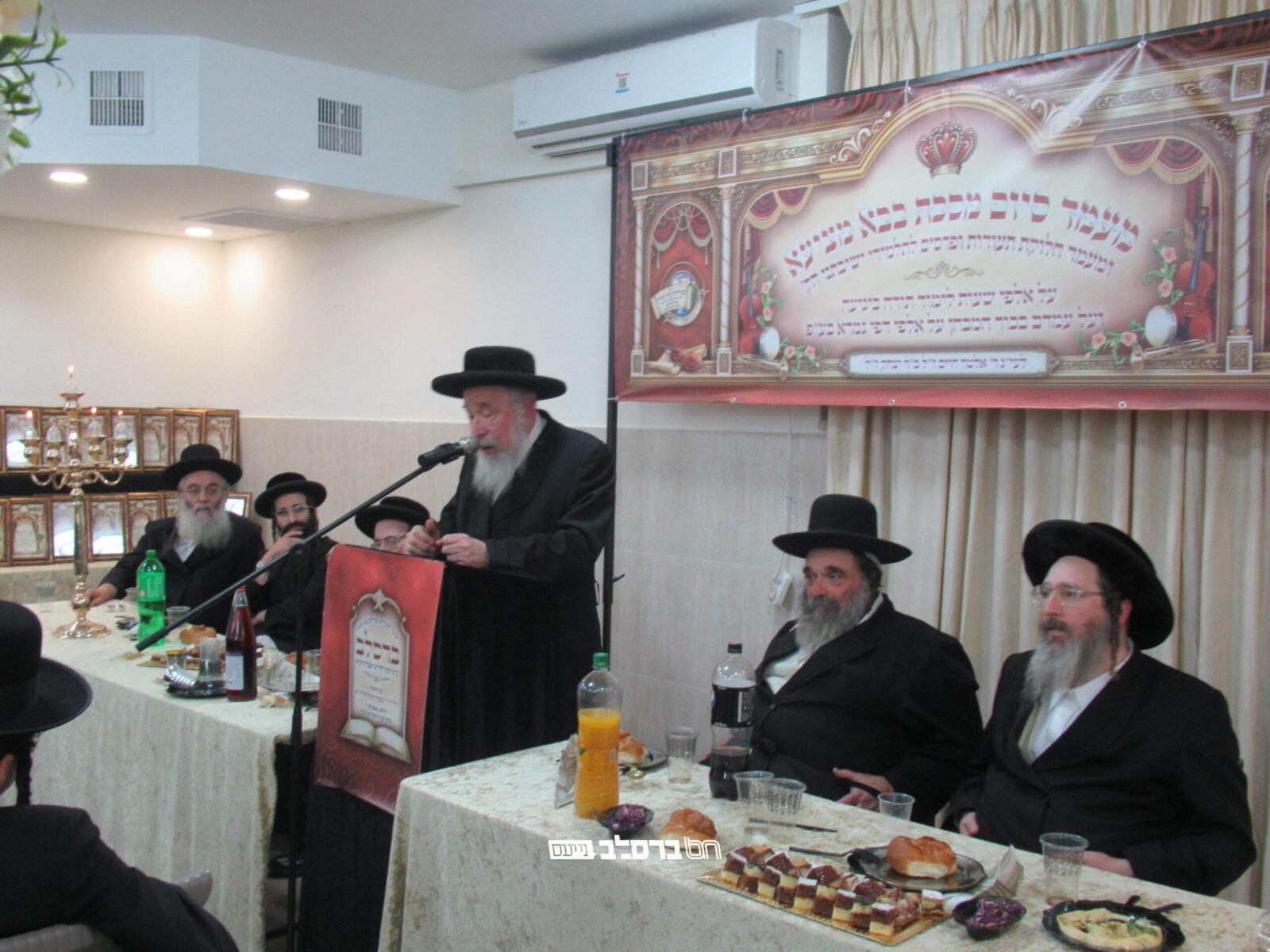 כָּבוֹד הַתּוֹרָה • מעמד סיומי מסכתות בב"ק ובב"מ וחלוקת תעודות בישיבת ברסלב לצעירים בירושלים