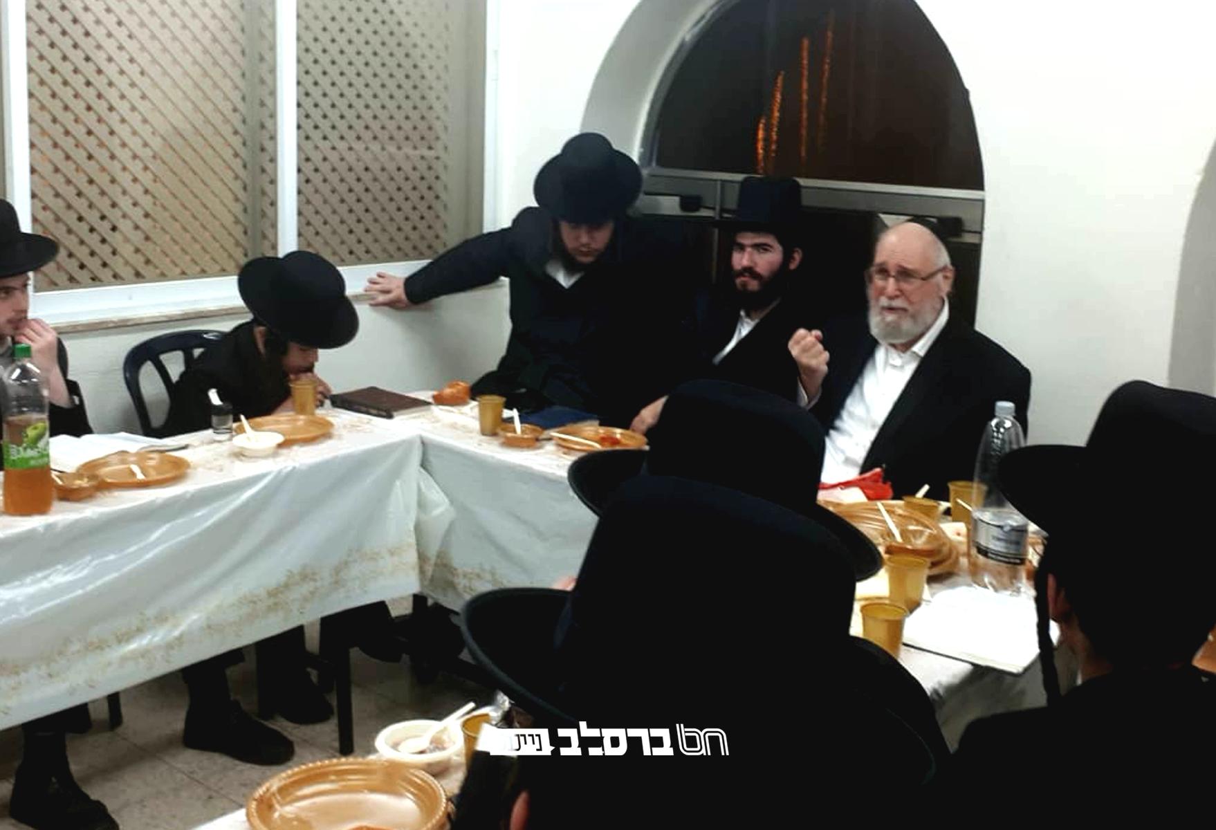 אור אברהם • בחורים מאנ"ש בחבורה עם הגה"ח רבי חיים מנחם קרמר שליט"א • צפו