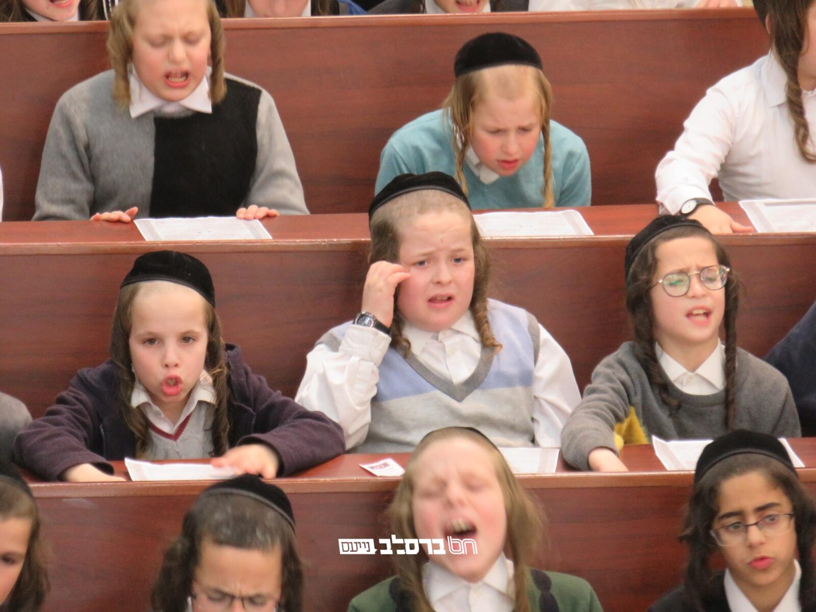 הילדים נשארים בארץ? מבצעים מיוחדים | הפרטים