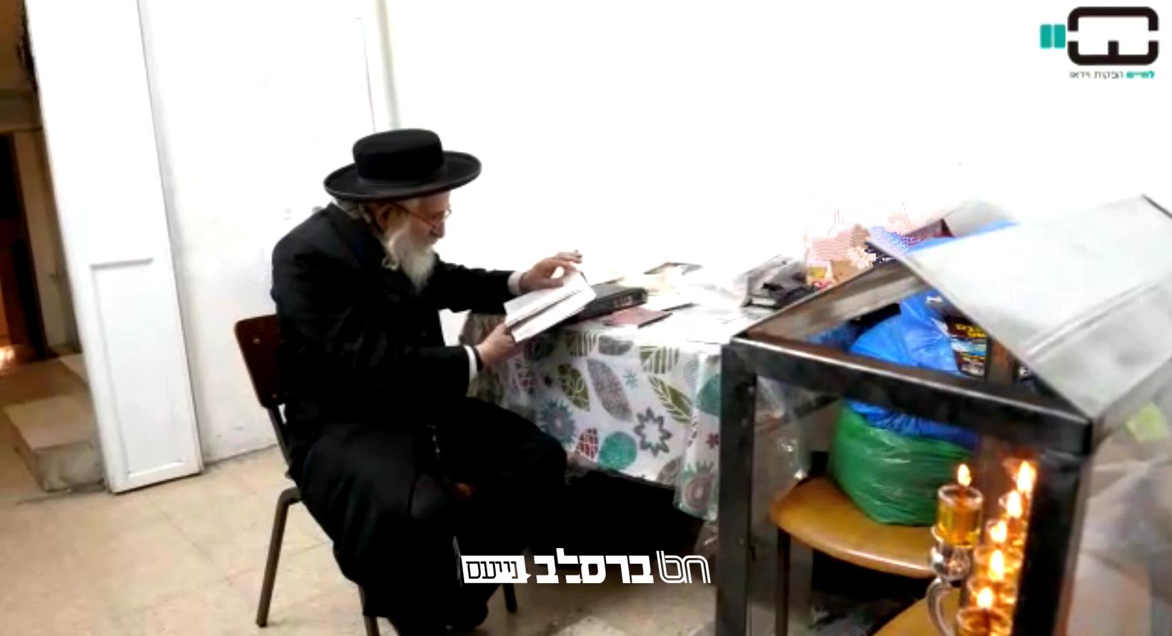 רבי שמעון זצוק"ל מדליק נרות חנוכה |◄