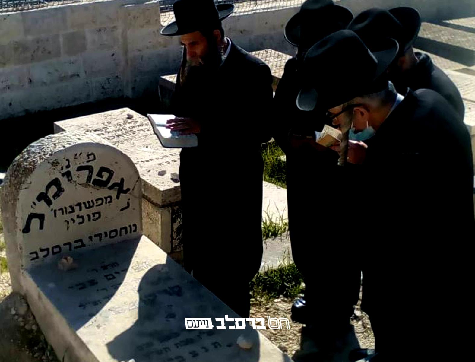 זכרונם לברכה: כמה מאנ"ש עלו לפקוד את ציון הגה"צ רבי אפרימ'ל קראקבסקי זי״ע מחשובי אנ"ש