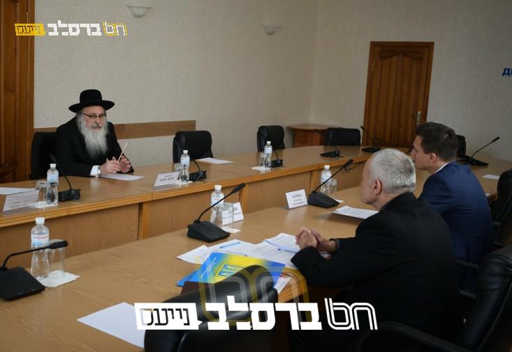 אומן • הרב נתן בן נון בפגישה למען ציון רבינו הקדוש עם מושל מחוז צ'רקס הנכנס מר אולכסנדר סקיצ'קו