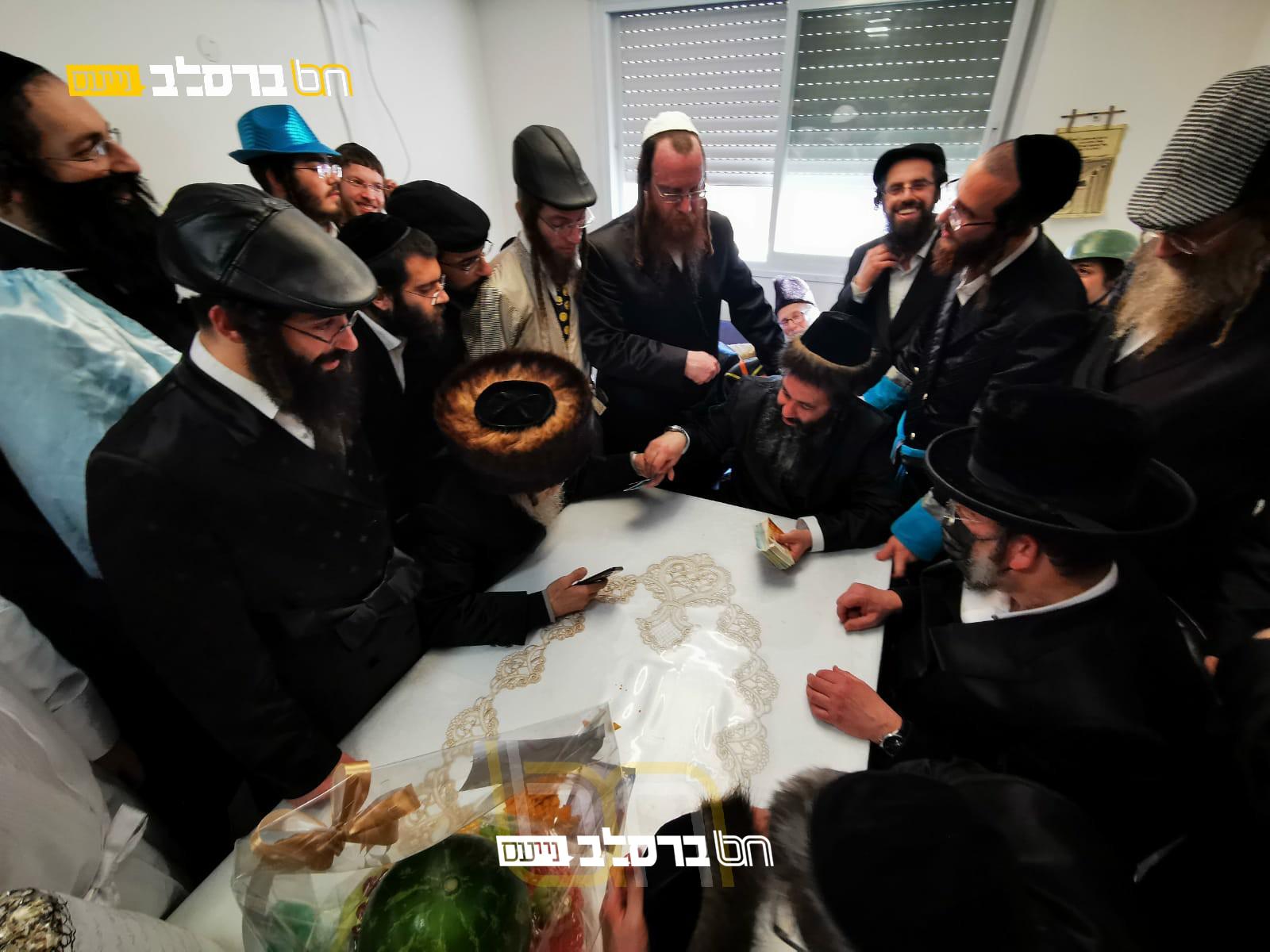 ביתר • צפו בשמחת פורים בכולל חצות של הרב יהושע מאיר דייטש שליט"א