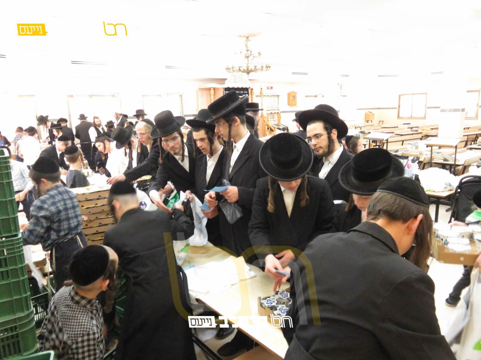 קִמְחָא דְפִּסְחָא • המשך החלוקה בבית הכנסת ברסלב 'נחלת חן'