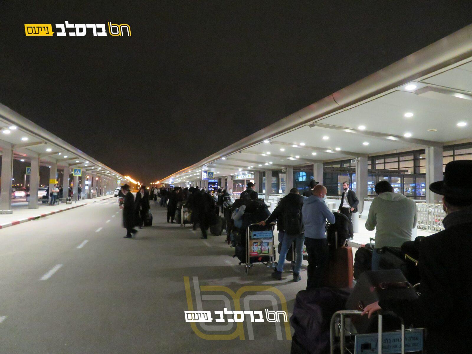 אוֹר בְּהִירוּת הַדֶּרֶךְ • אנ"ש בהמתנה מורטת עצבים בדרכם לאומן לקיבוץ ראש חודש ניסן