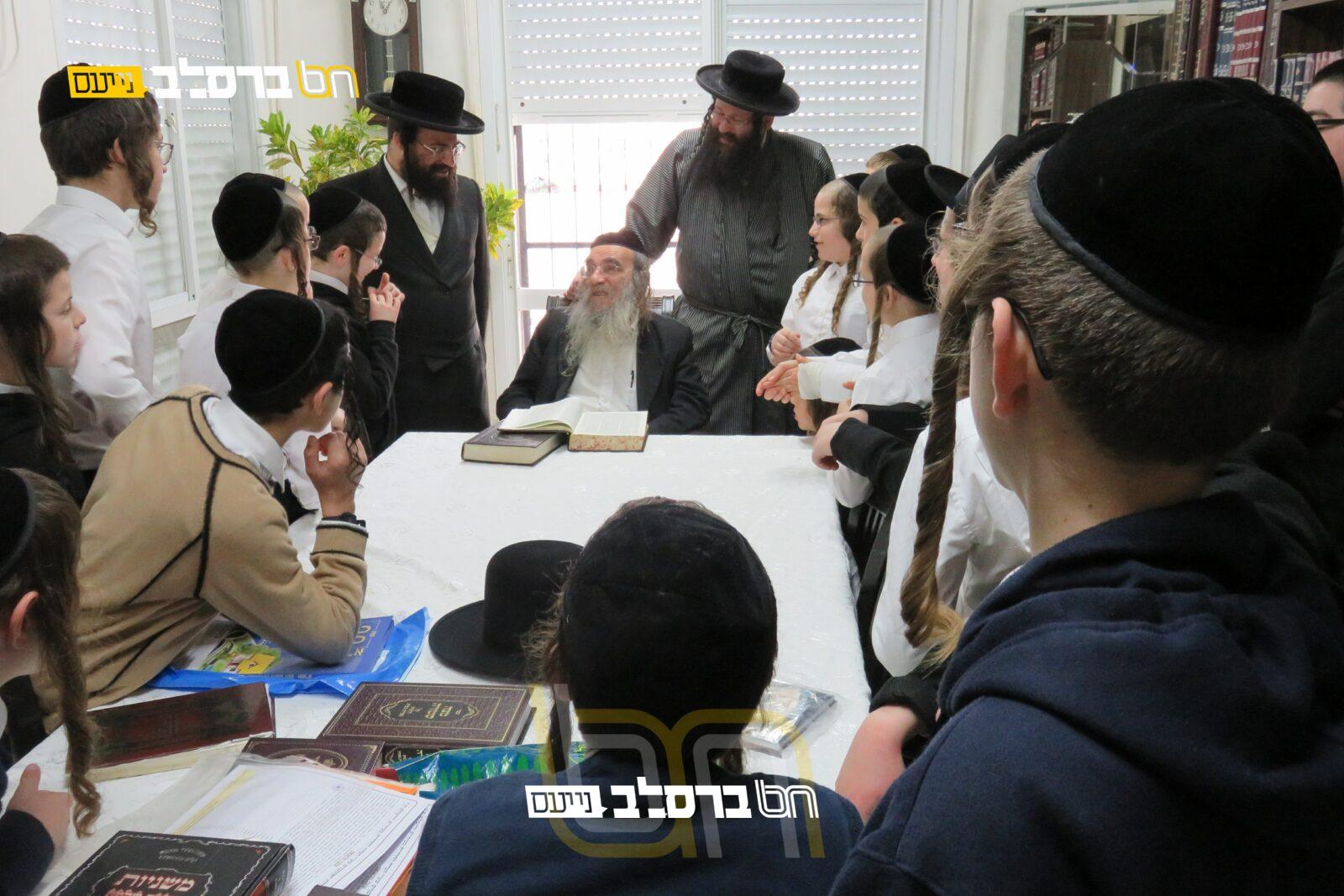 חֲזוּ חֲזוּ • תלמידי כתה ח' מת"ת ברסלב בית שמש בכור המבחן לפני הגר"נ קופשיץ