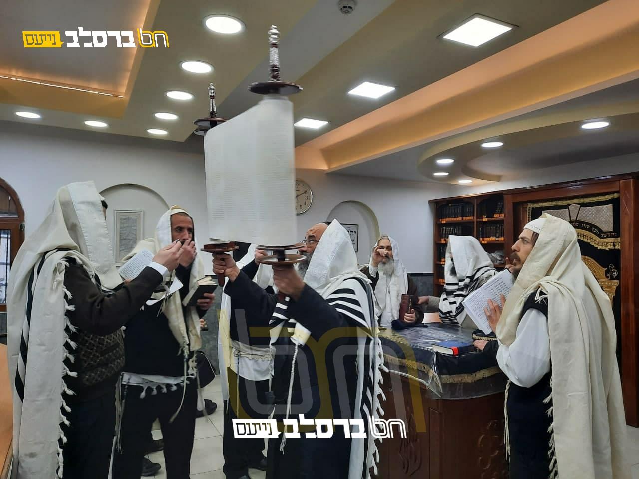 אומן • צפו בתפילות של חוה"מ בהיכל ציון רבינו הקדוש