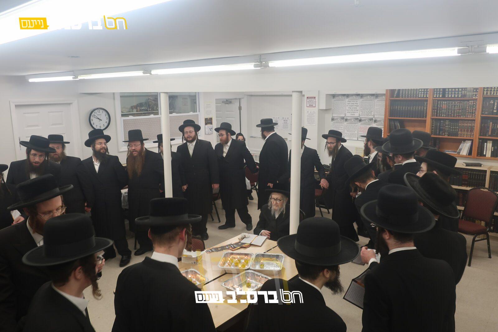 קריית יואל • הילולת הרשב"י ב'מעיינות הנחל' בראשות הגר"ש שווארטץ