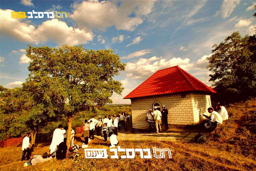 הַכְּרוּז הֲיוֹמִי • "אֲפִלּוּ הָיָה רַבֵּנוּ מְגָרְשֵׁנוּ לֹא הָיִינוּ נוֹסְעִים מִמֶּנּוּ"