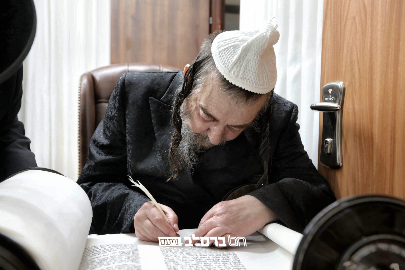 התחלת כתיבת ספר תורה לע"נ הב' יוסף עמרם טאובער מהרוגי מירון| האזינו
