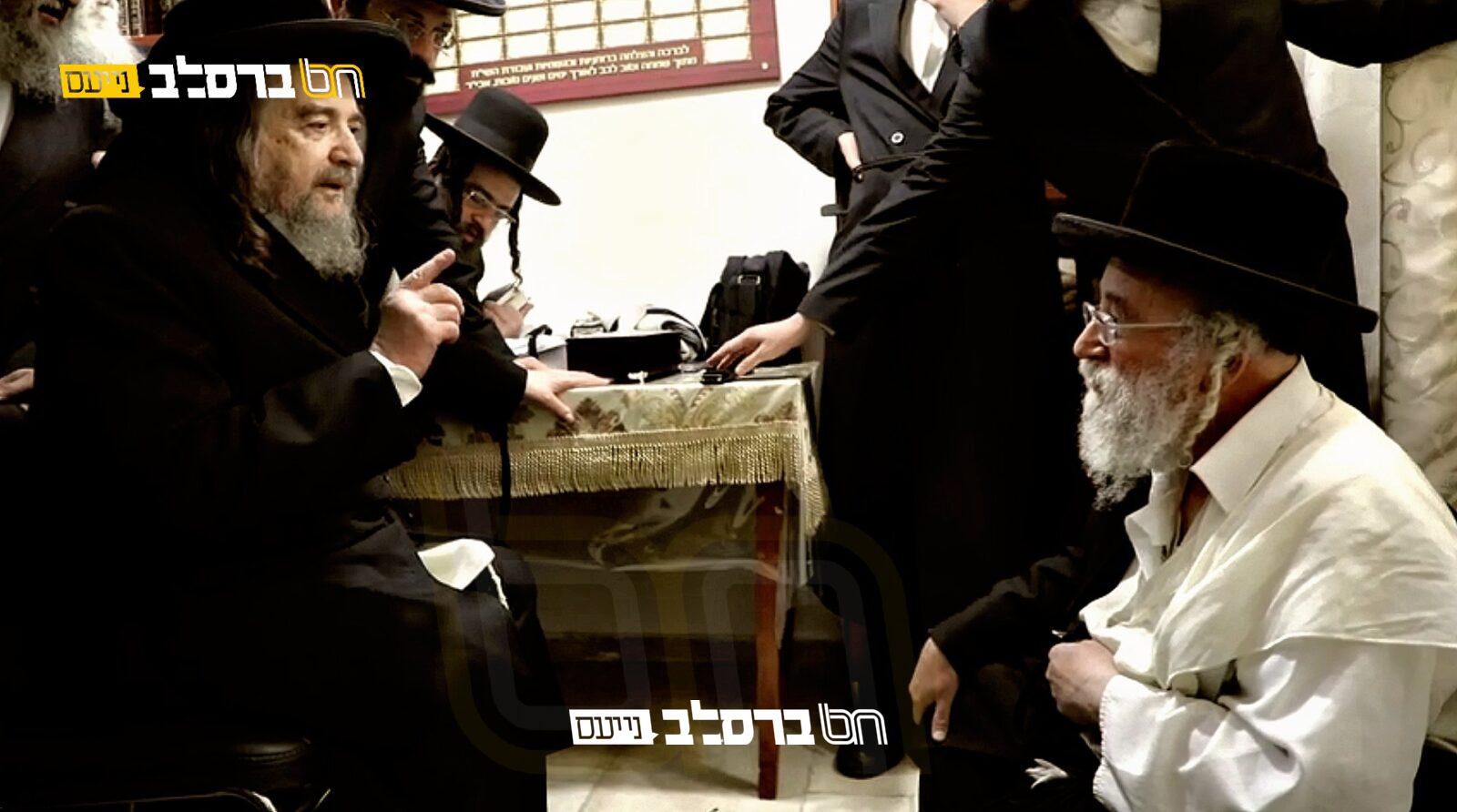 הגרי"מ שכטער בניחום אבלים אצל הגרי"מ ארלנגר היושב שבעה על אמו | צפו