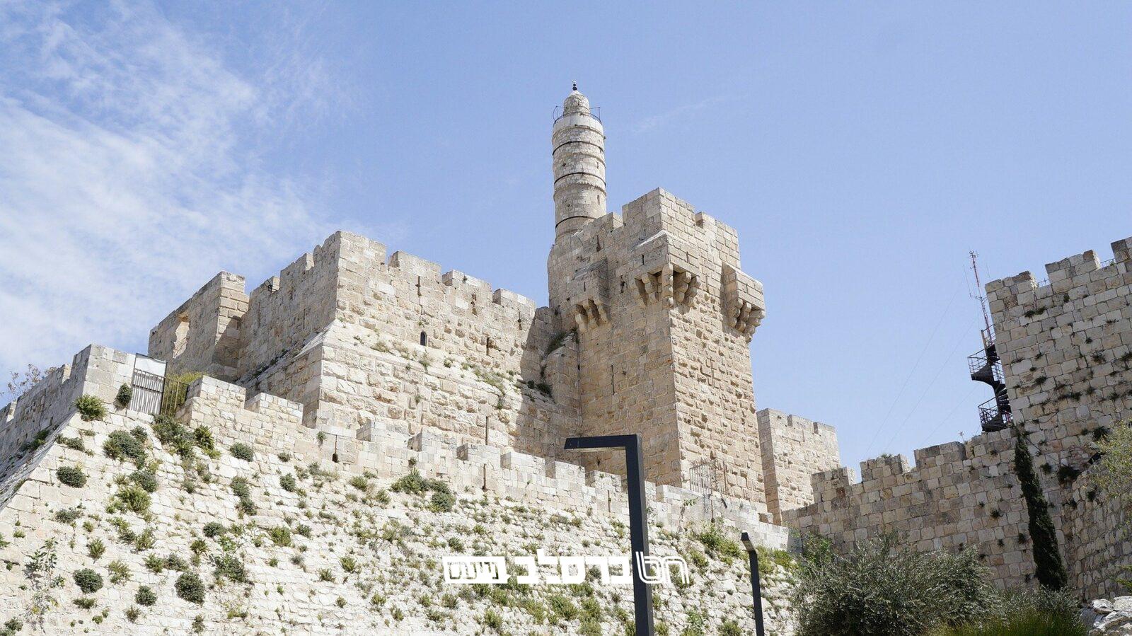 הַכְּרוּז הֲיוֹמִי • "אֶרֶץ יִשְׂרָאֵל גְּדוֹלָה מַעֲלָתָהּ מְאֹד, אֲבָל הָרֹאשׁ הַשָּׁנָה…"