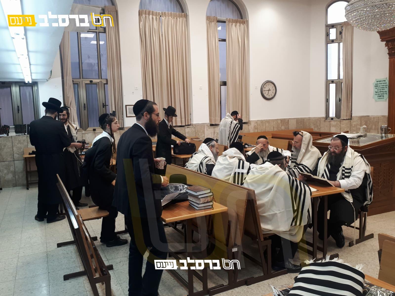 חֲצוֹת לַיְלָה אָקוּם • כולל חצות באור אברהם | צפו