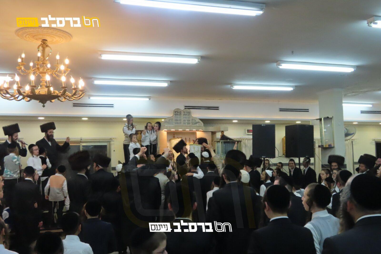 תּוֹרַת ה' תְּמִימָה • הקפות שניות בבית הכנסת 'נחלת חן' בית שמש