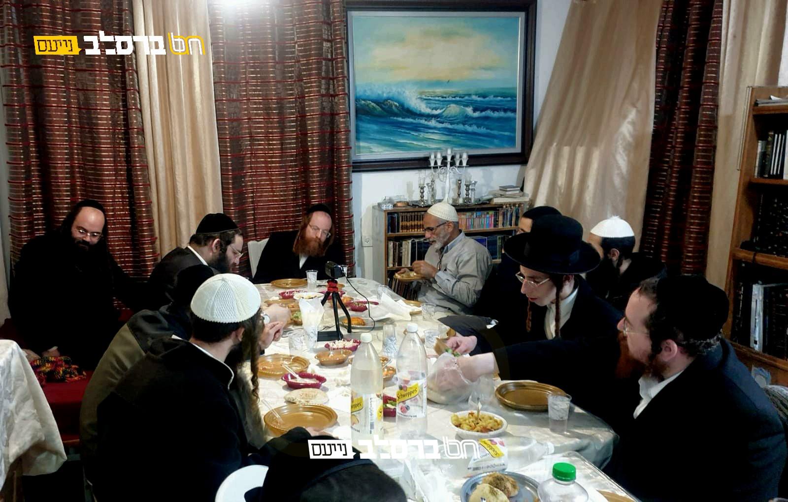 לְהוֹדוֹת וּלְהַלֵּל • סעודת הודיה בבית הרב יו"ט חשין שליט"א