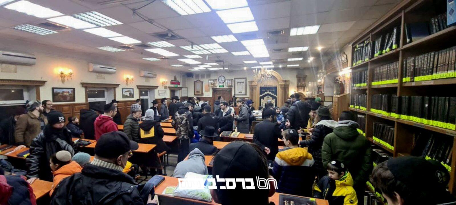 בעקבות המתיחות: ילדי אוקראינה בתפילה בציון | צפו