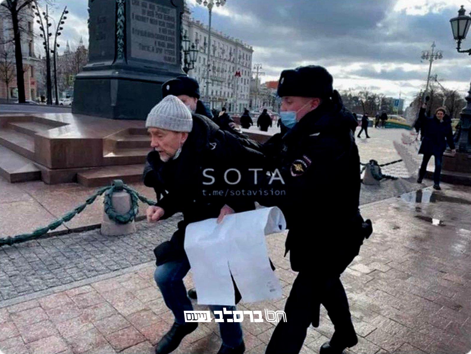 מוסקבה • 6 עצורים במחאה נגד המלחמה הצפויה | צפו