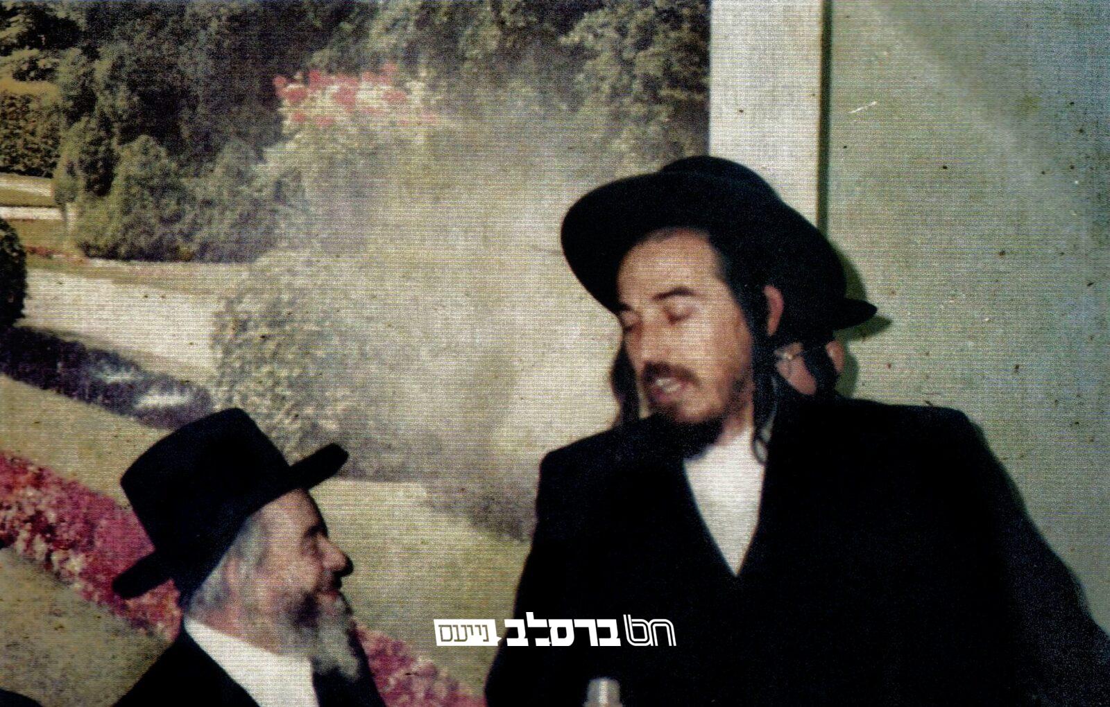 ימי הפורים • הבעל קורא של הקיבוץ באומן עם הקריאות לפורים