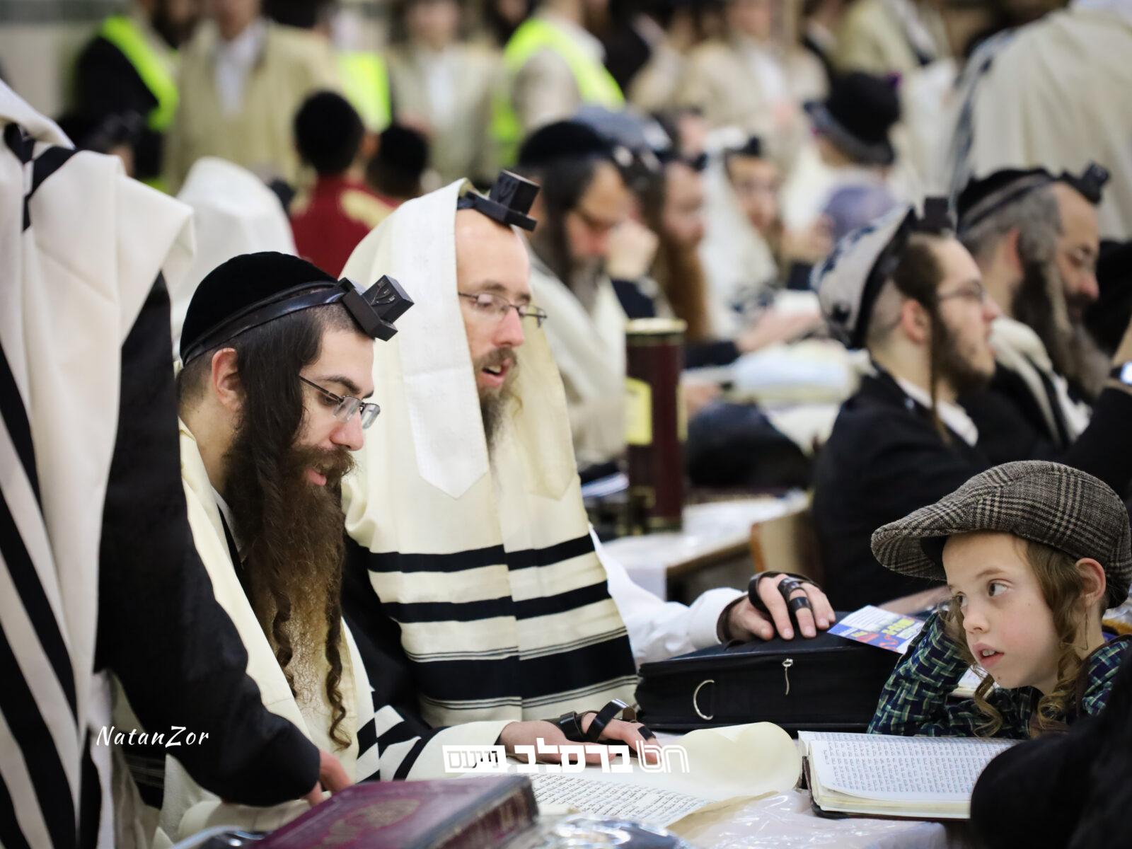 ימֵי הַפּוּרִים • אנ"ש דבית הכנסת 'נחלת חן' בשמחת פורים