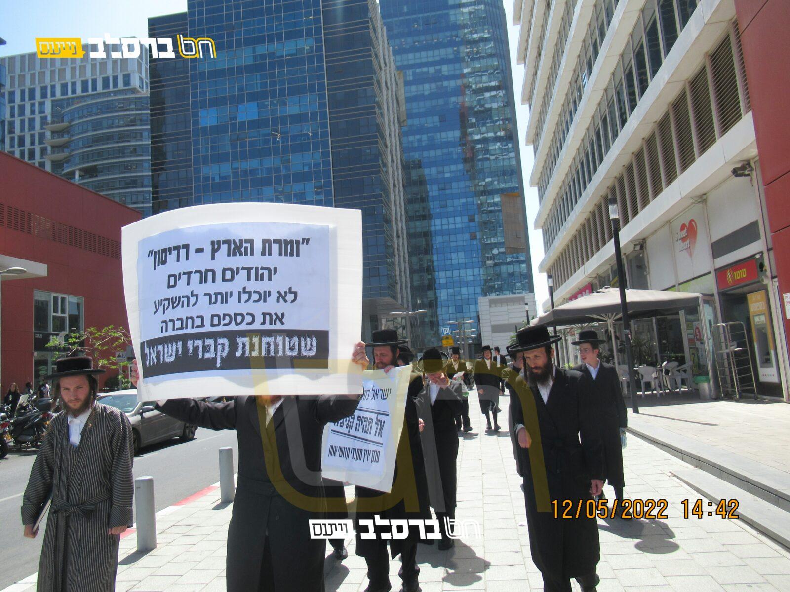 אומן • מחאה נגד חילול בית החיים שהתחדש