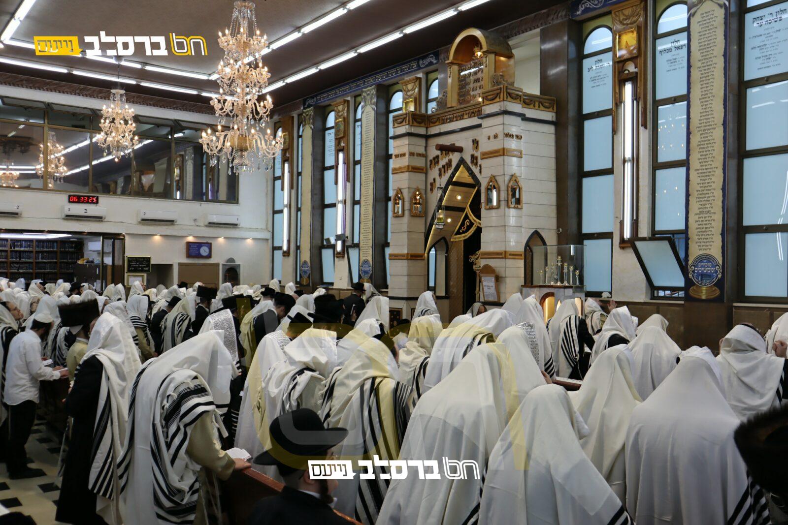 שיר השבוע • חזני אנ"ש עם "נַקְדִּישָׁךְ וְנַעֲרִיצָךְ" נוסח ברסלב לשבת |♫