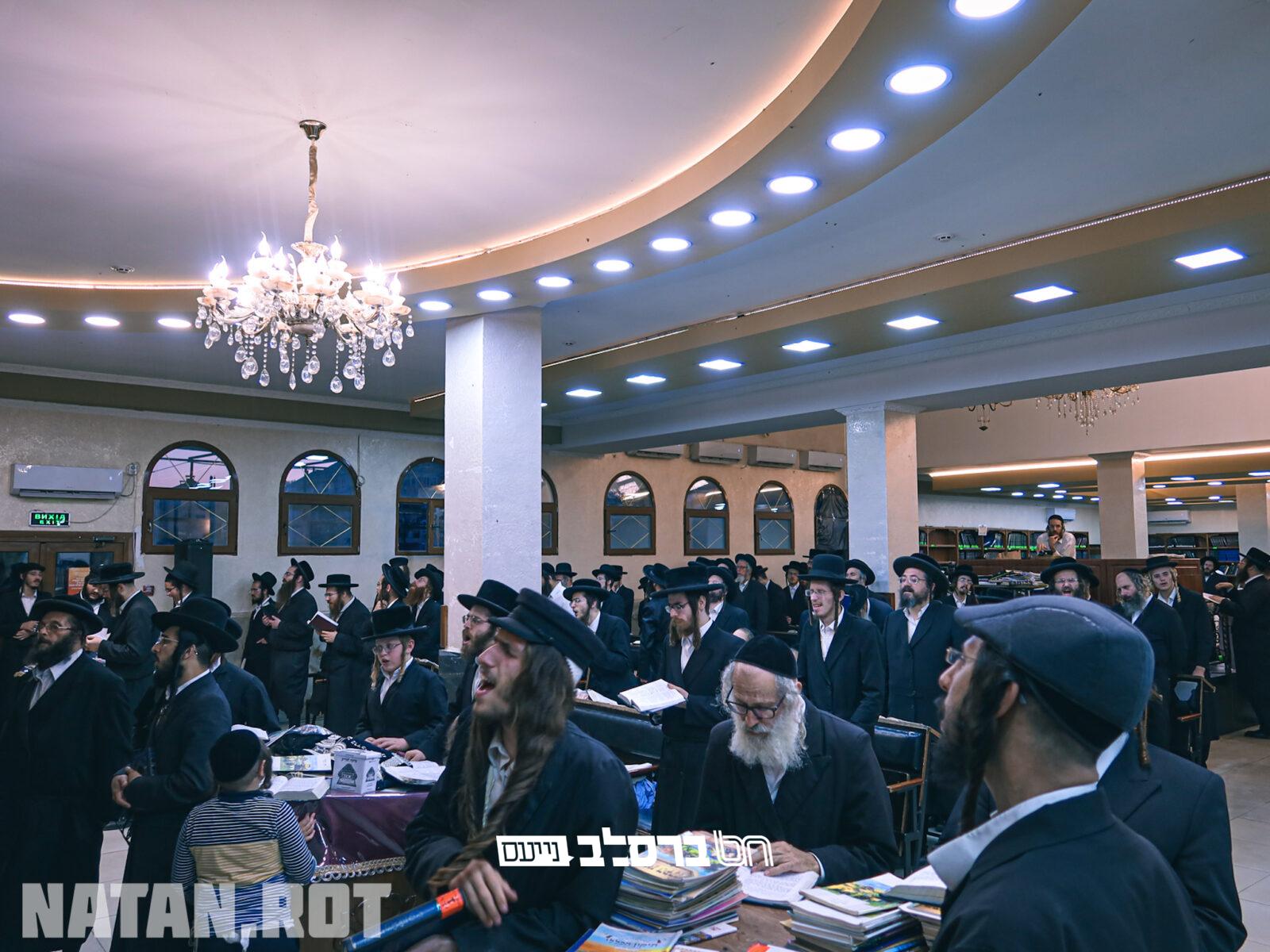 יום תפילה • מעמד המרכזי באומן | צפו בגלריה שניה