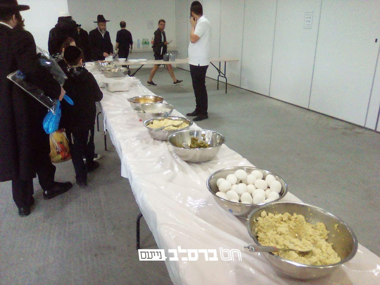 אומן • הכנסת אורחים 'פעדער' פתח את שעריו | צפו