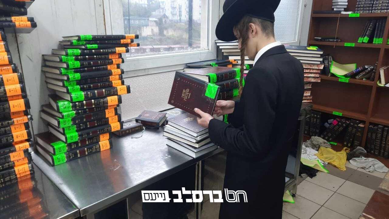 אומן • הרחבת אוצר הספרים המרכזי באומן