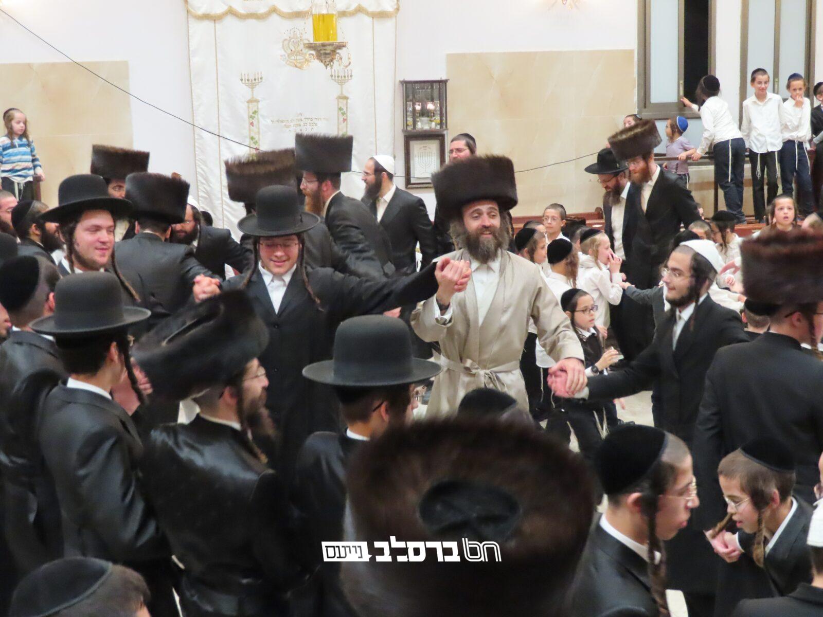 חג הסוכות בבית הכנסת 'אנשי הצדיק' | צפו