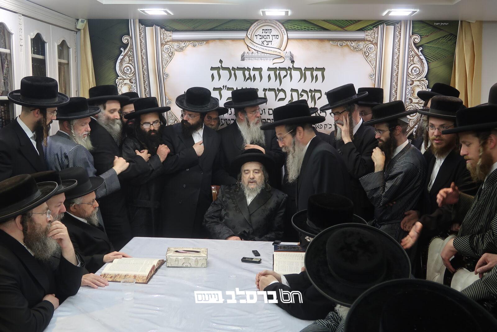 'קופת מרן הגאב"ד' במעונו של הגרי"מ שכטער| צפו