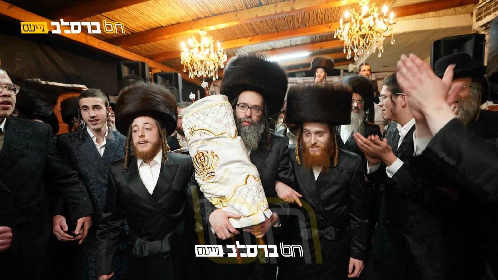 הכנסת ספר תורה בישיבת 'קה אכסוף'