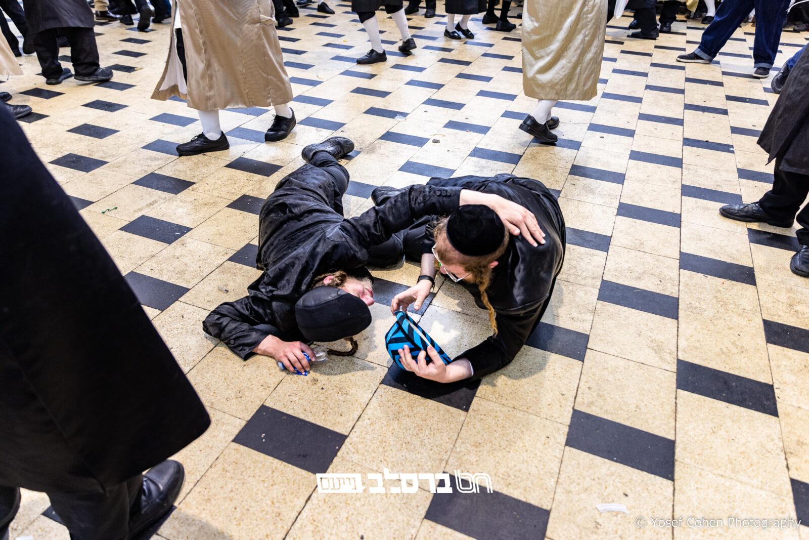 סוד הפורים: ר' מנחם והר"ר שמחה בשיחת חברים לקראת פורים ||| מאמר |↓