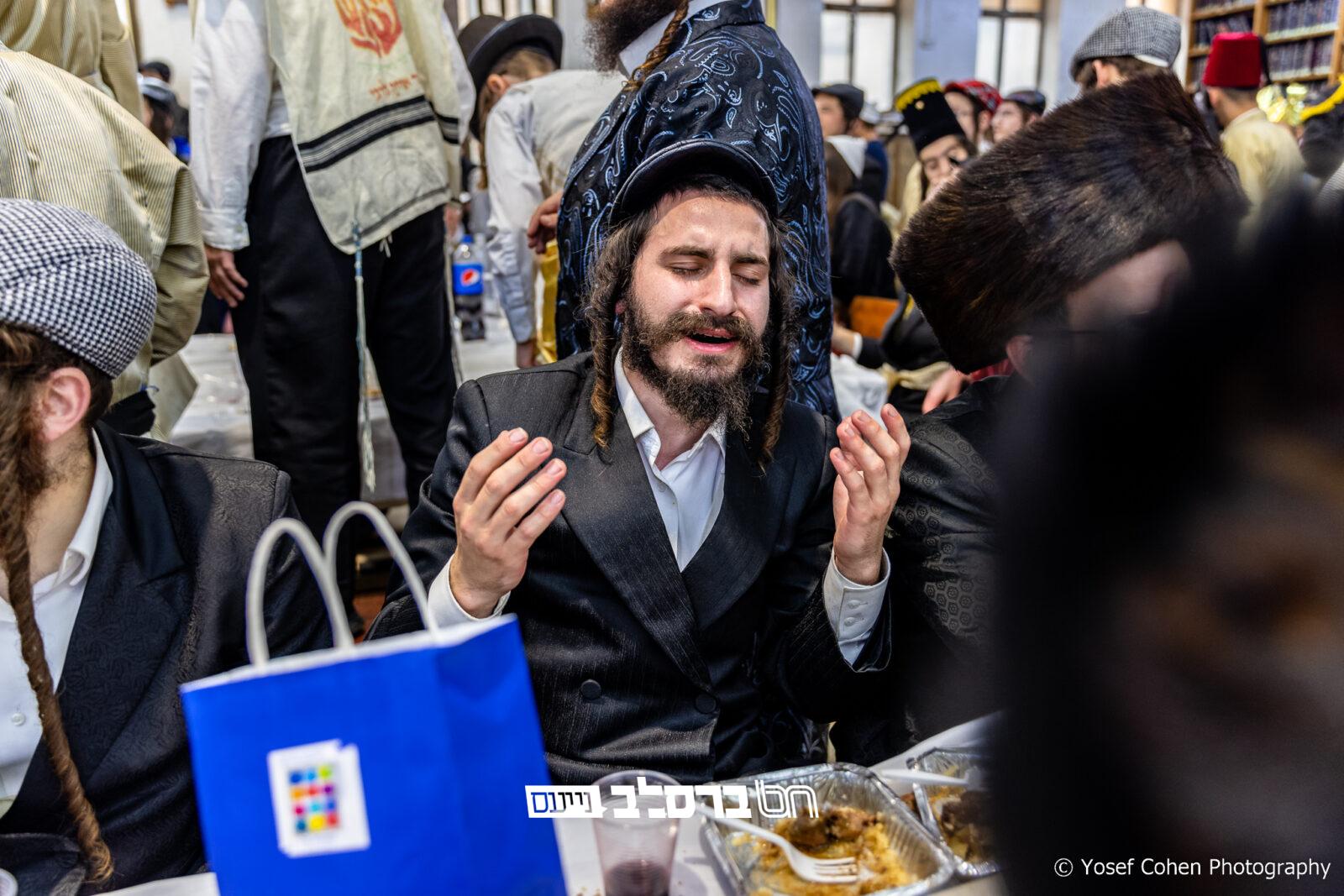 פורים • מתכוננים לימים הקדושים: 'מטעמים' משנת ברסלב לימי הפורים |↓