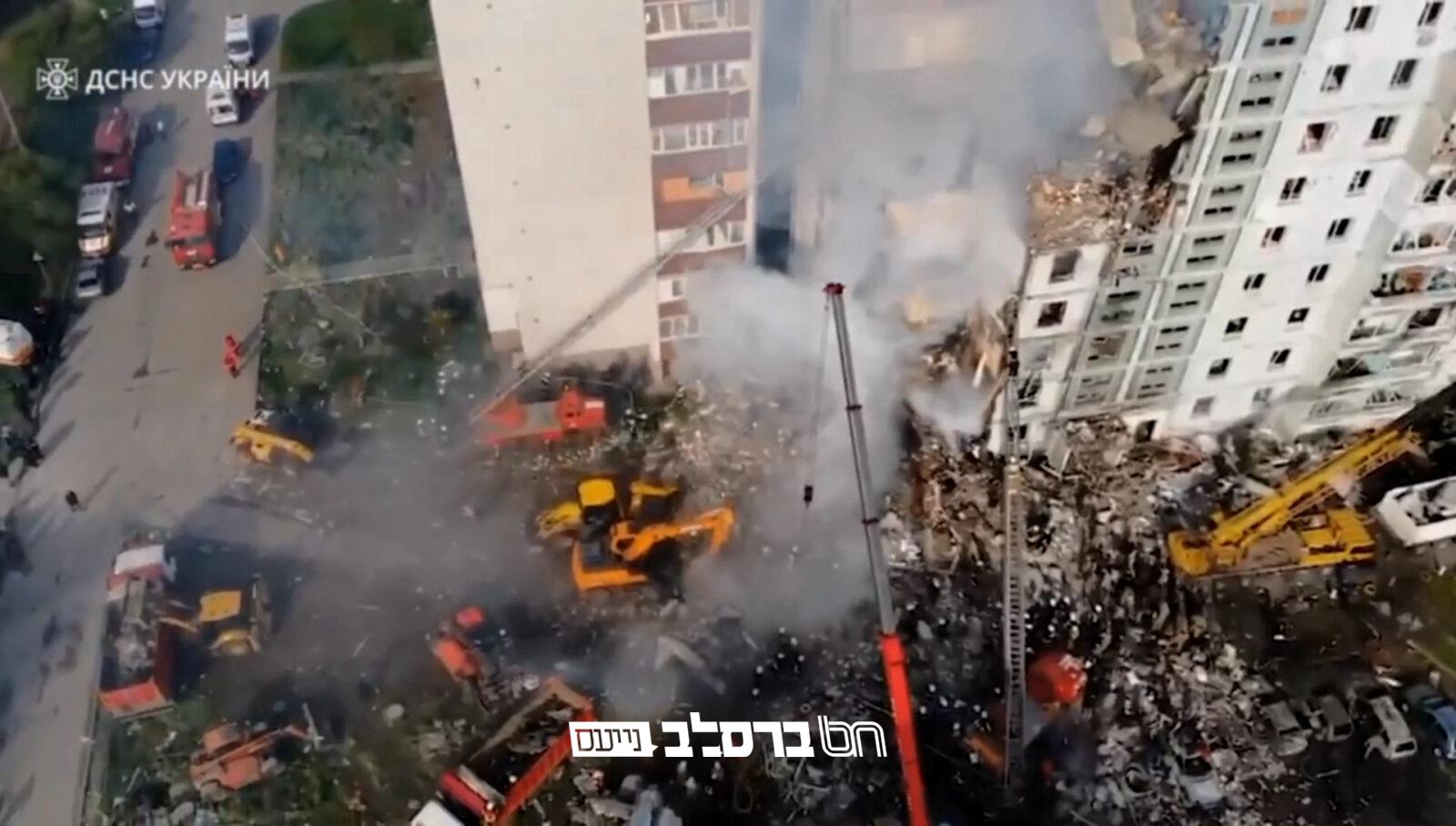 אומן • טיל פגע בבניין מגורים בעיר אומן |◄