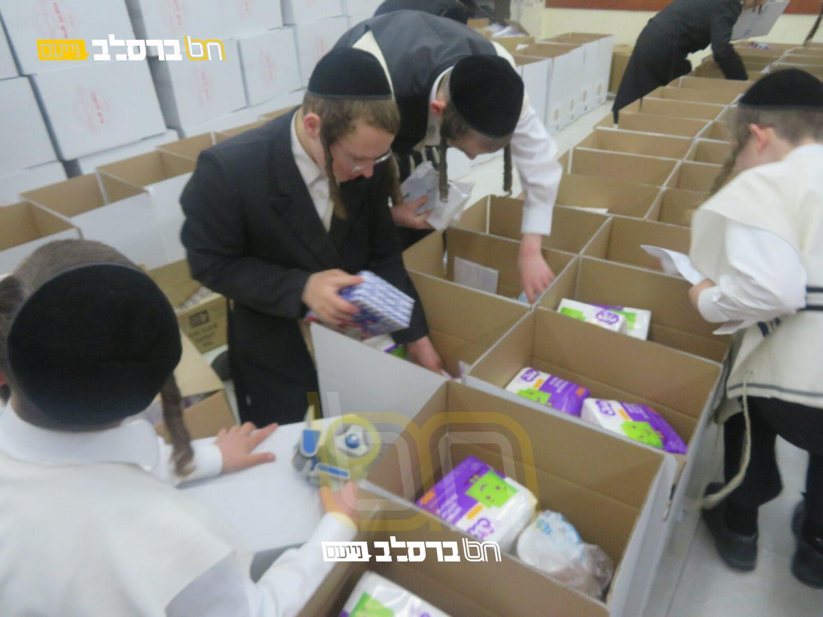 'נחלי דעת' • חלוקת קמחא דפסחא לבני הקהילה