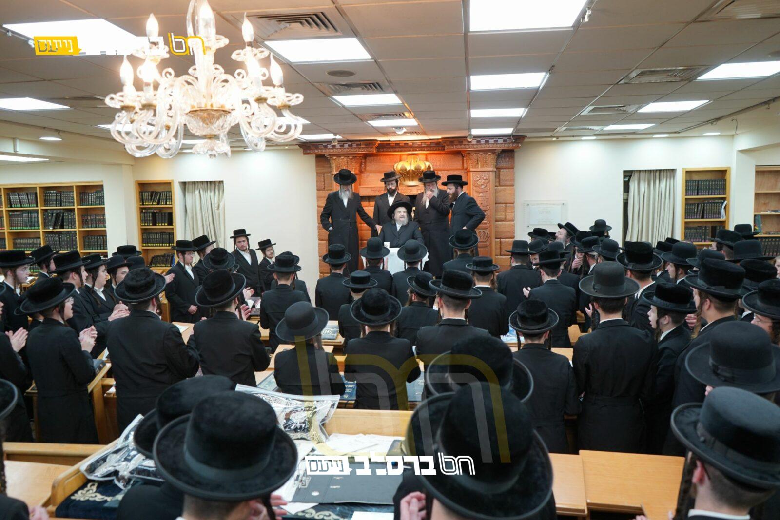 קרן אור • הגרי"מ שכטער בקעמפ בחורי הקהילה |◄